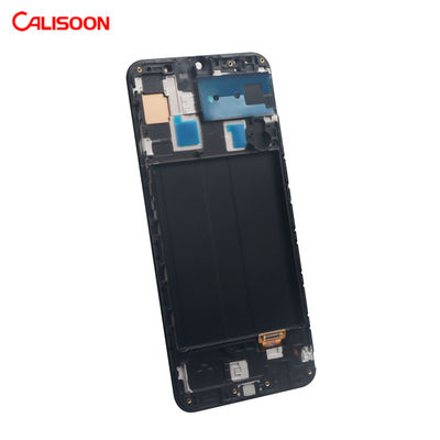 Ecrã LCD Samsung com 3 portas HDMI para experiência de alta definição